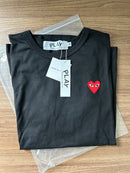 Camiseta Comme Des Garcons Play - Camiseta Branca com patch de logo