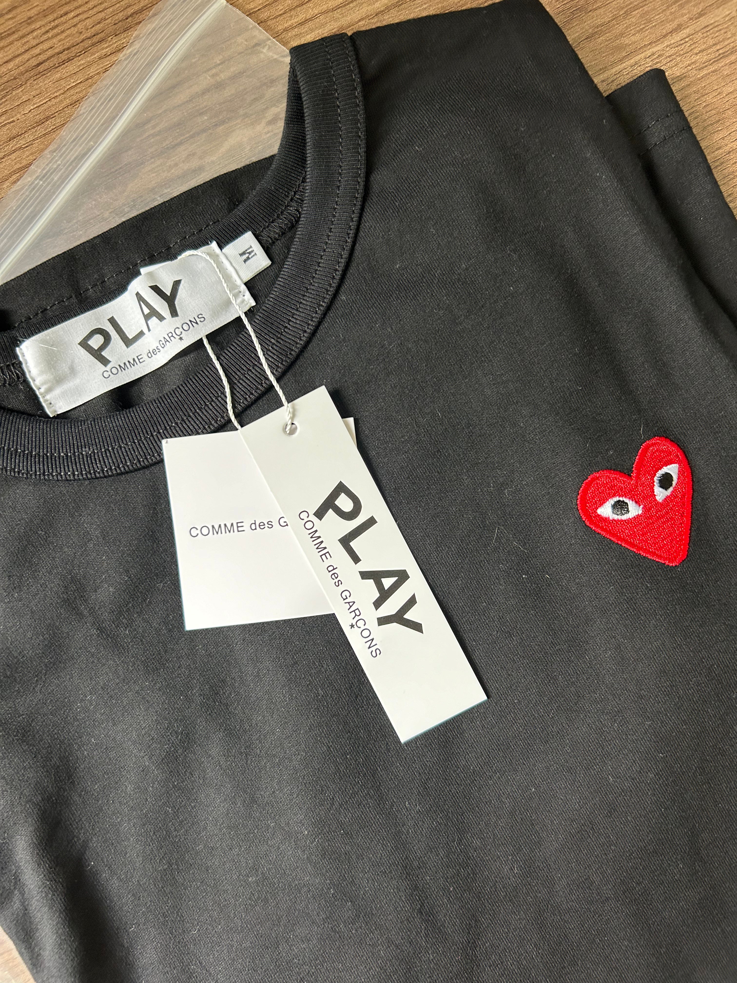 Camiseta Comme Des Garcons Play - Camiseta com patch de logo