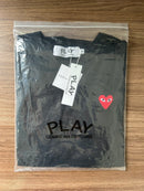 Camiseta Comme Des Garcons Play - Camiseta Branca com patch de logo